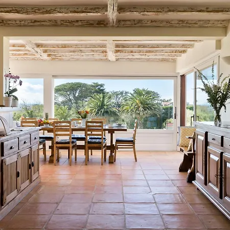 ベッド・アンド・ブレックファスト ラ メゾン タマラン 4*